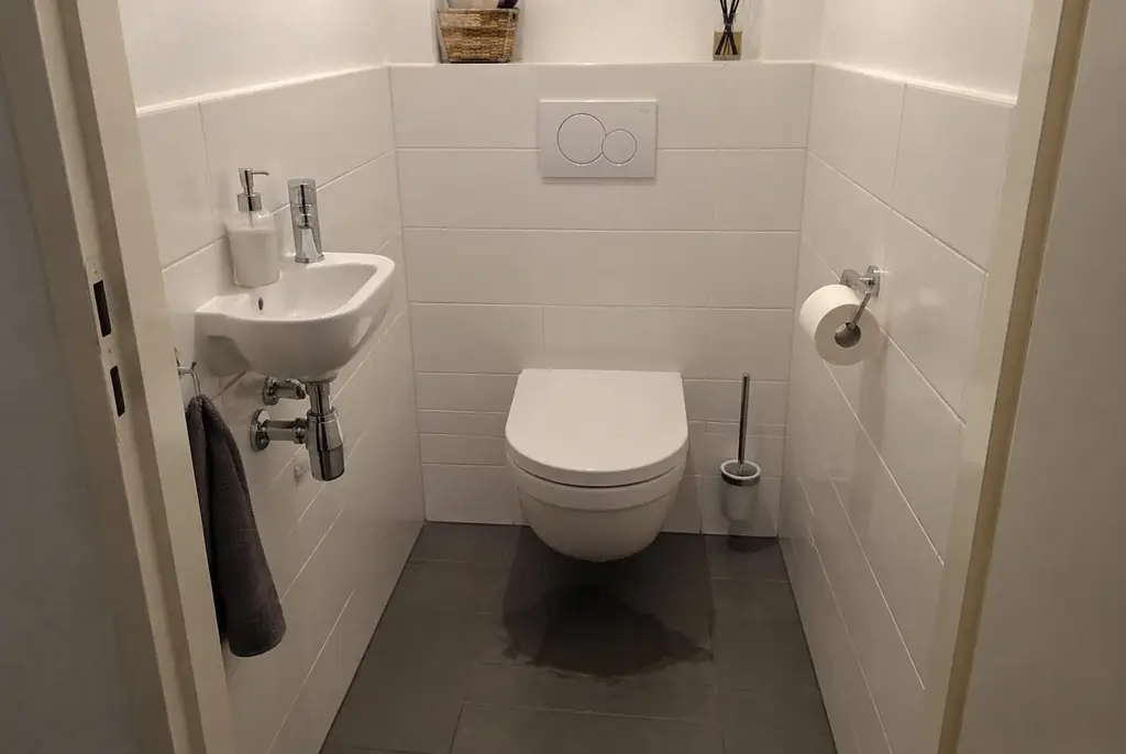 Lekdetectie Den Dolder – natte vloer bij een toilet